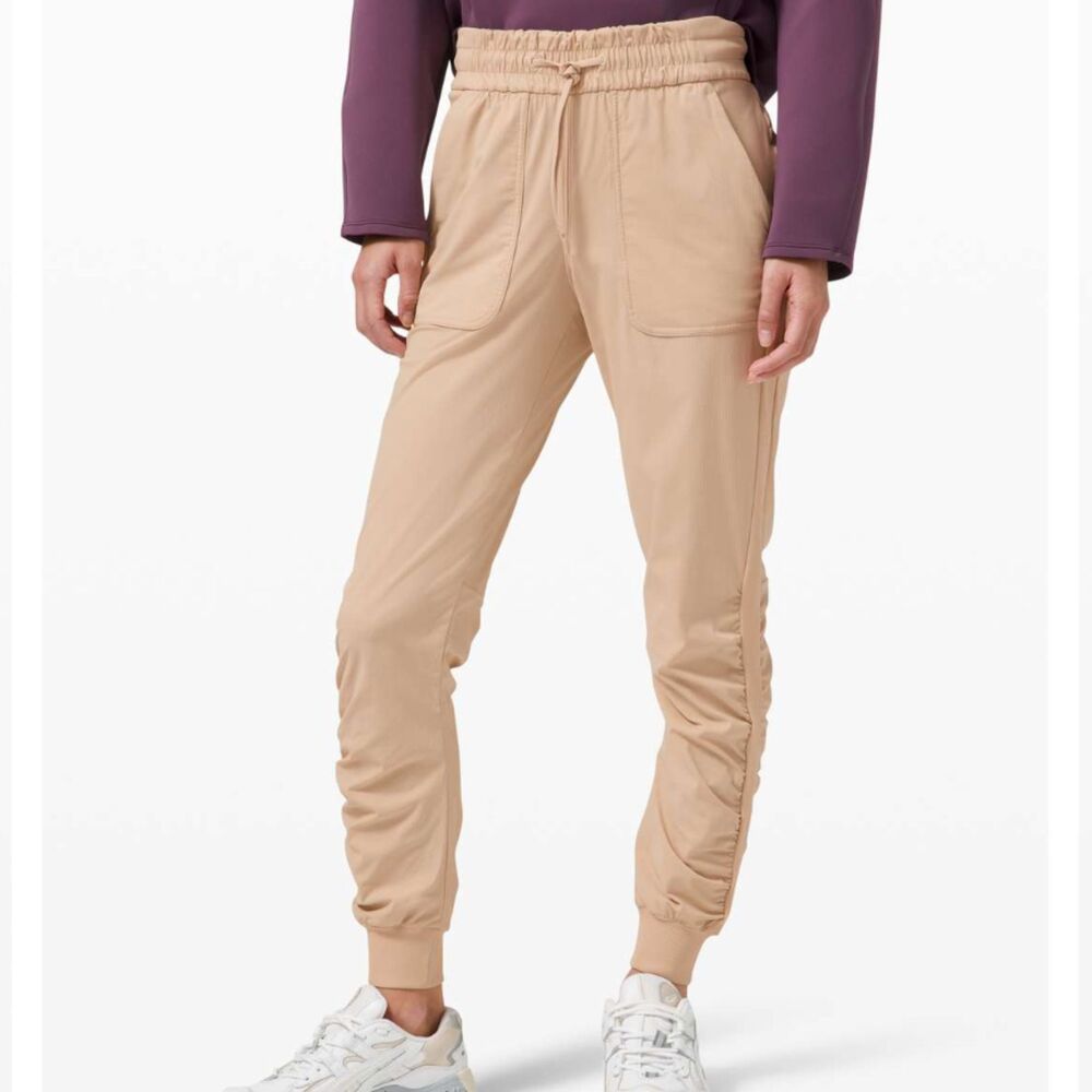Lululemon Beyond the Studio Jogger Cafe Au Lait Size 2 Lightweight Travel Pant